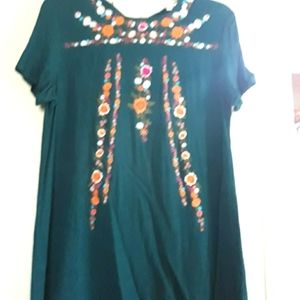 Beautiful teal green umgee tunic with pretty flowers on dress